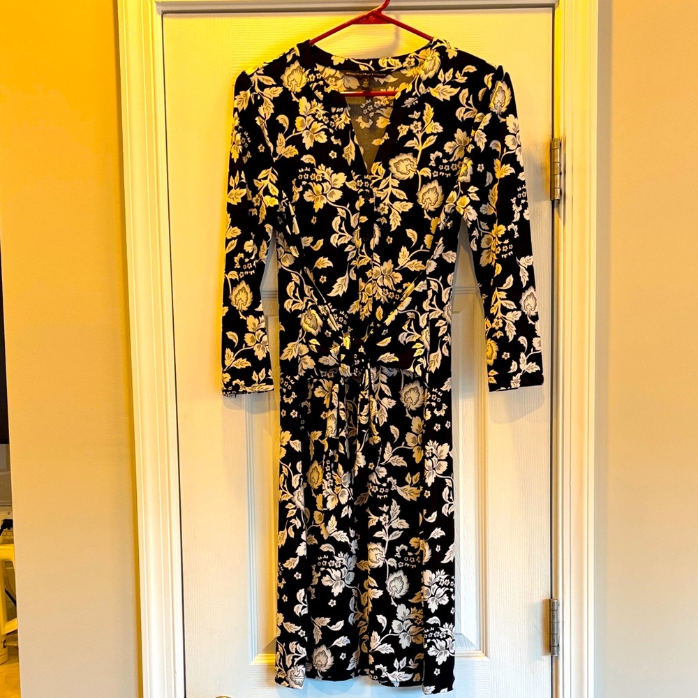 Easy care, easy wear!! White House Black Market Black and White Floral Dress